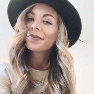 Meet your Posher, Rebekah